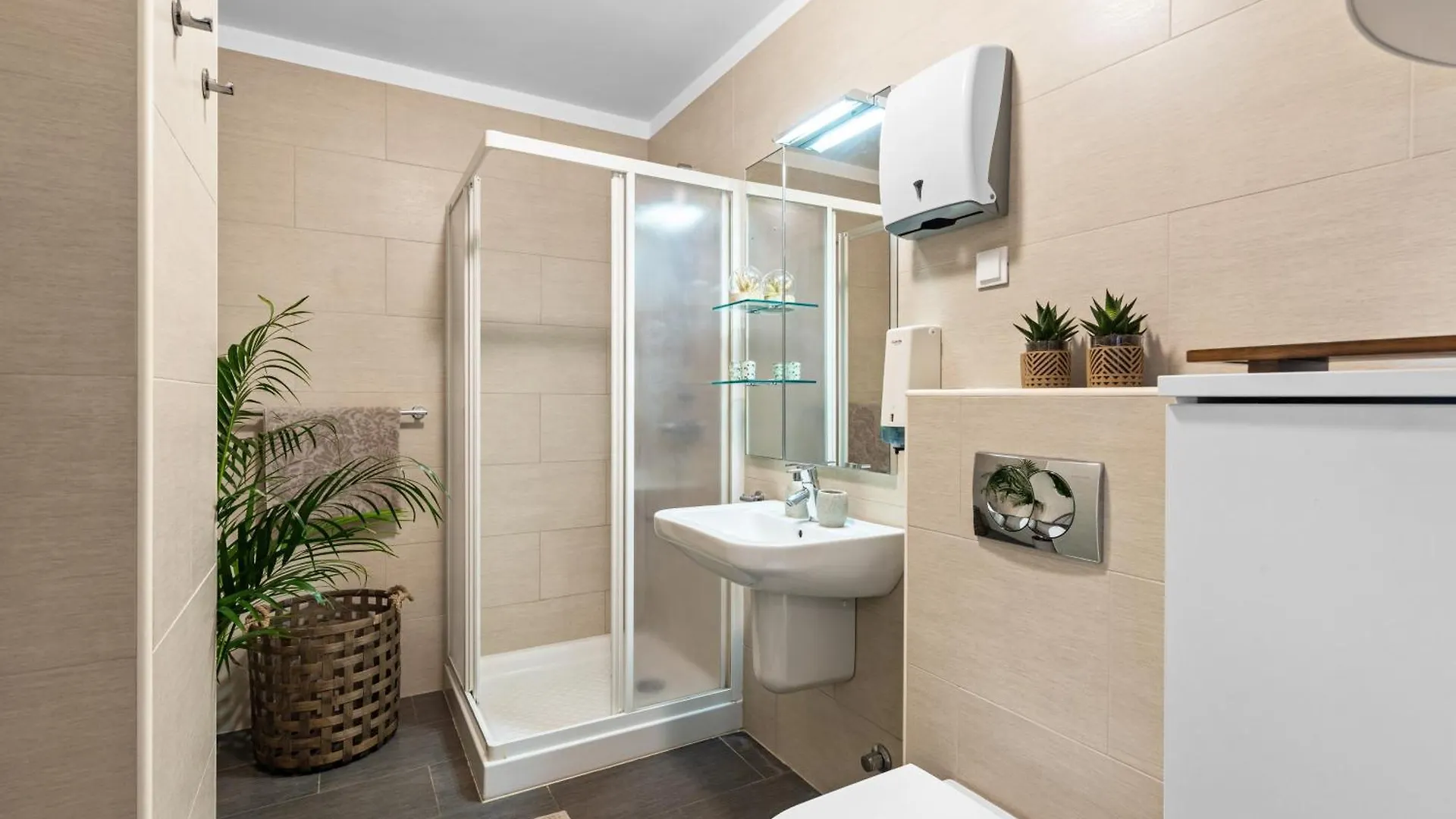 Grand Central Apartment With 3 Bedrooms In Porec!