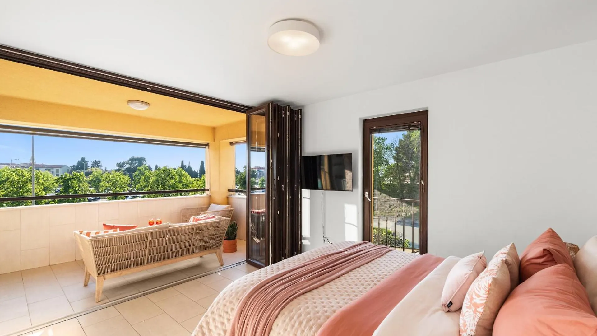 Grand Central Apartment With 3 Bedrooms In Porec! 0*, Пореч Хорватия