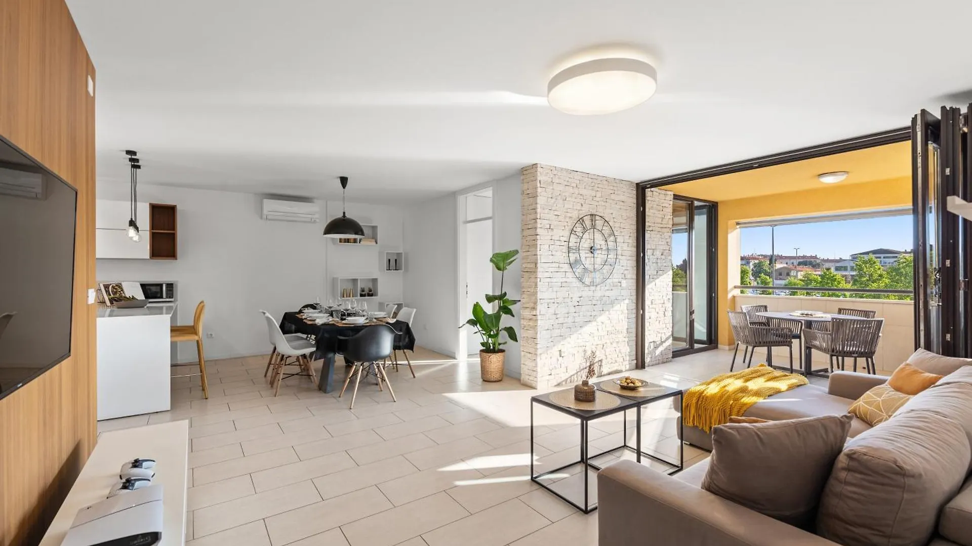 Grand Central Apartment With 3 Bedrooms In Porec! Пореч