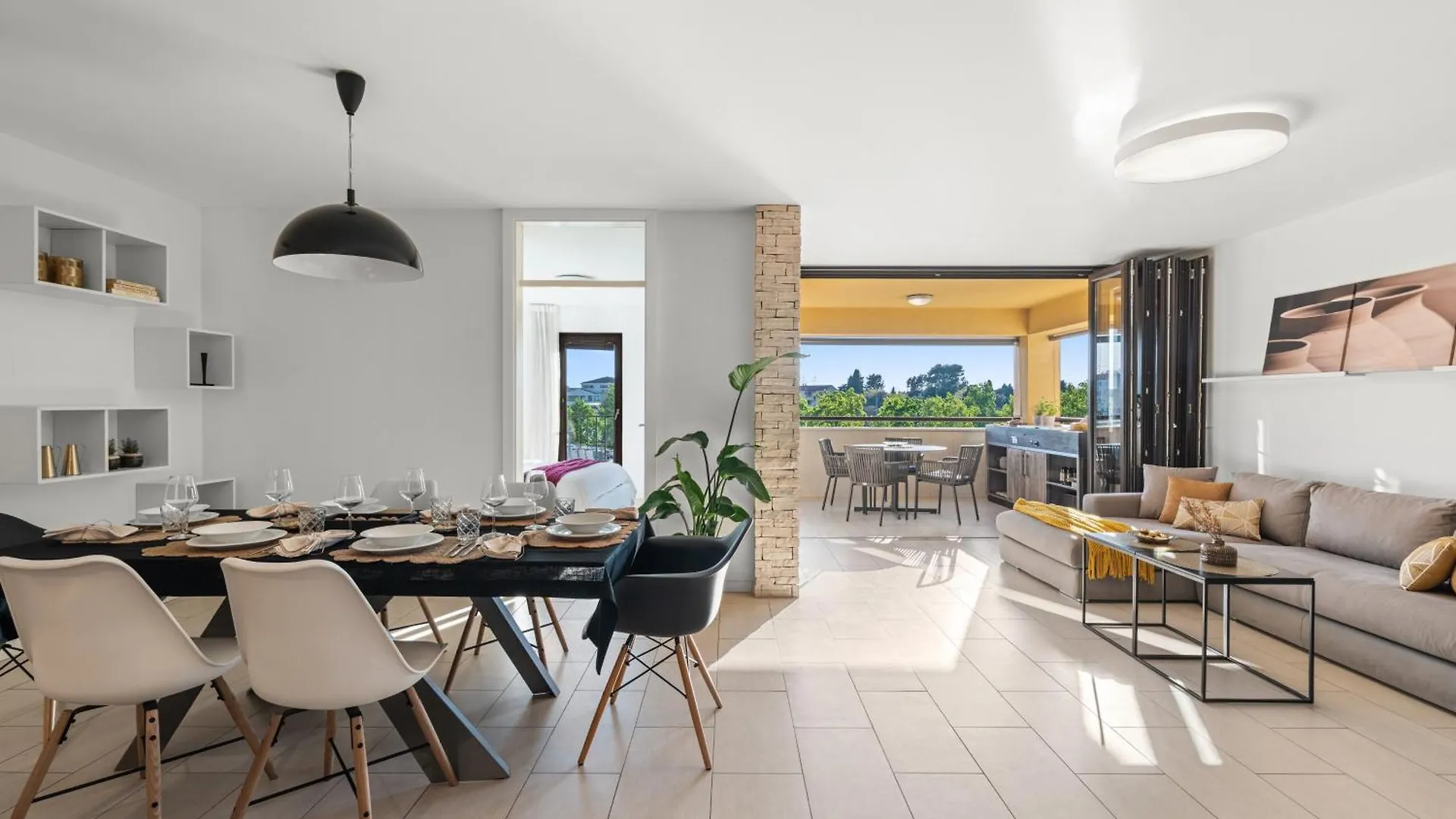 Grand Central Apartment With 3 Bedrooms In Porec!  Пореч